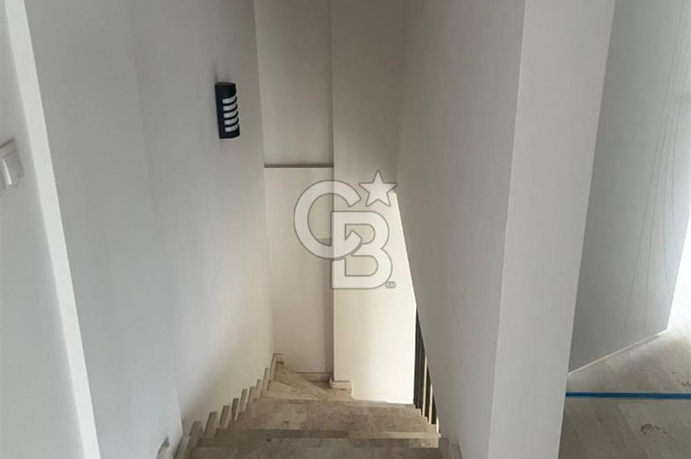 izmir Eskifoça Kazımdirik'de Yılın son fırsatı Köşe Dubleks Villa