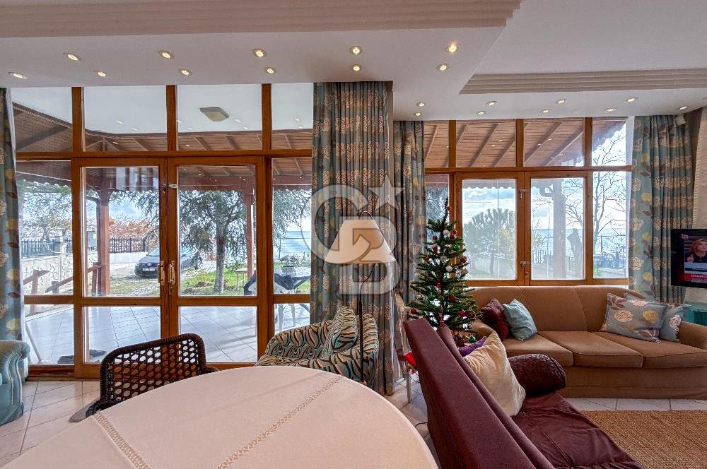 Önü Kapanmaz Deniz Manzaralı Köşe Parsel Satılık Müstakil Villa