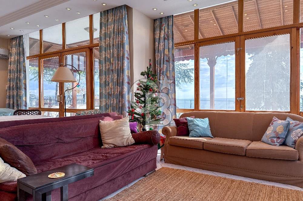 Önü Kapanmaz Deniz Manzaralı Köşe Parsel Satılık Müstakil Villa