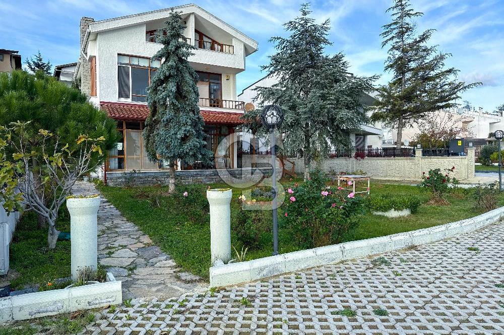 Önü Kapanmaz Deniz Manzaralı Köşe Parsel Satılık Müstakil Villa