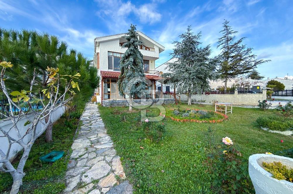 Önü Kapanmaz Deniz Manzaralı Köşe Parsel Satılık Müstakil Villa