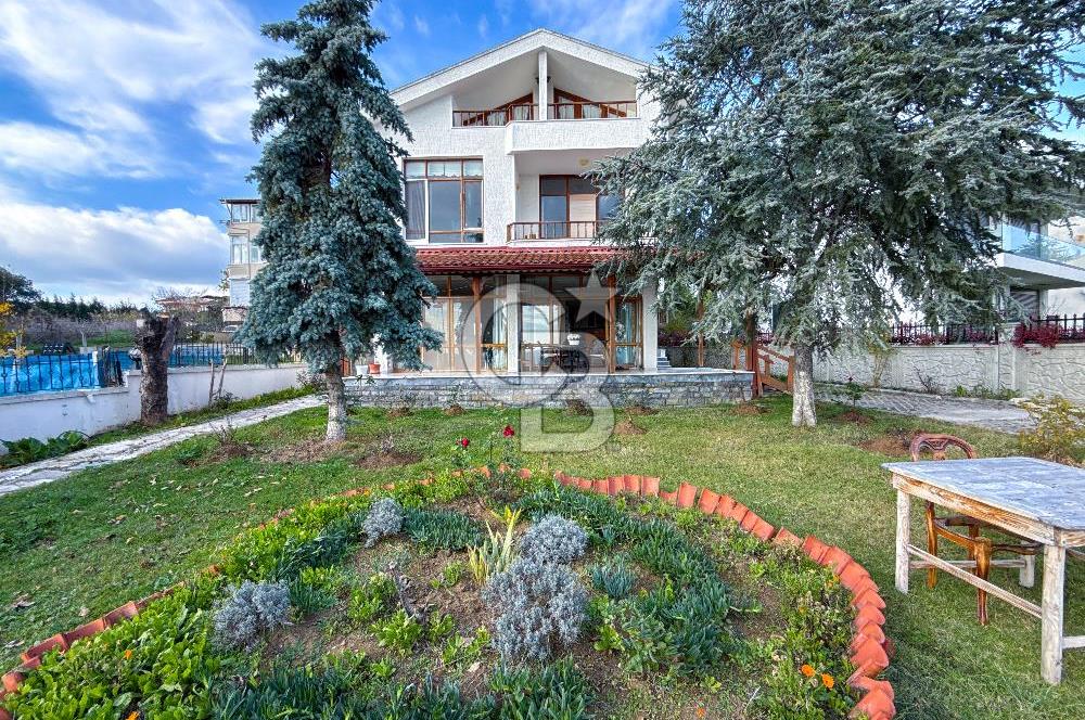 Önü Kapanmaz Deniz Manzaralı Köşe Parsel Satılık Müstakil Villa