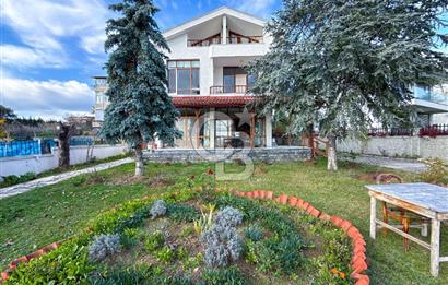 Önü Kapanmaz Deniz Manzaralı Köşe Parsel Satılık Müstakil Villa