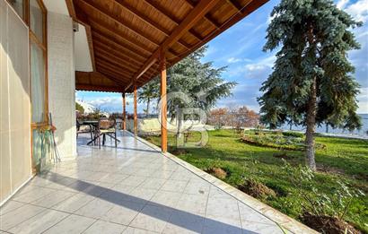 Önü Kapanmaz Deniz Manzaralı Köşe Parsel Satılık Müstakil Villa