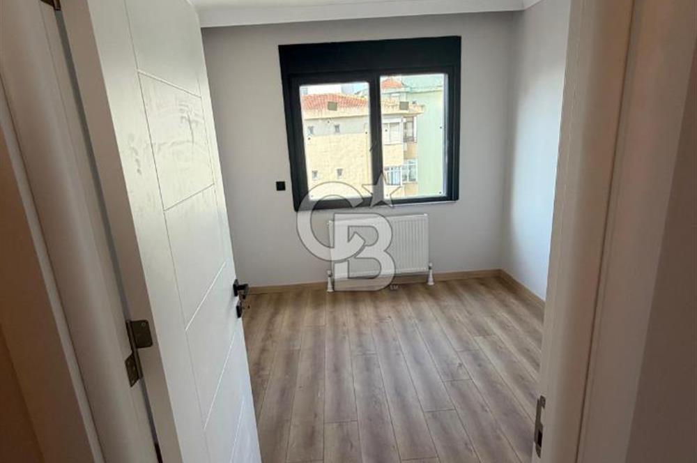 KADIKÖY/ MERDİVENKÖY'DE CADDE ÜZERİ, SATILIK SIFIR 3+1 DAİRE