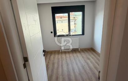 KADIKÖY/ MERDİVENKÖY'DE CADDE ÜZERİ, SATILIK SIFIR 3+1 DAİRE