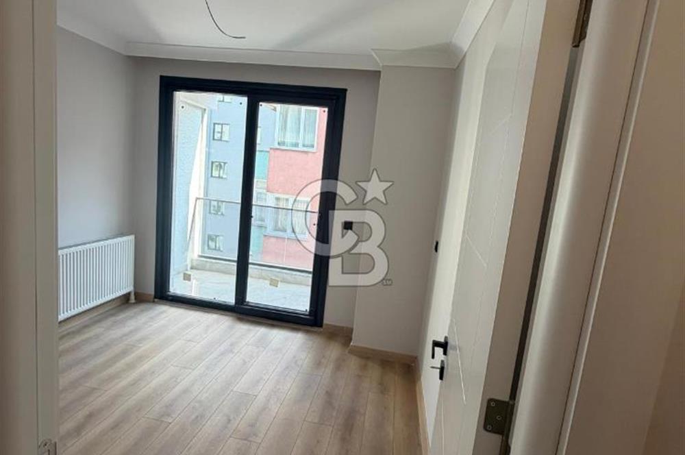 KADIKÖY/ MERDİVENKÖY'DE CADDE ÜZERİ, SATILIK SIFIR 3+1 DAİRE