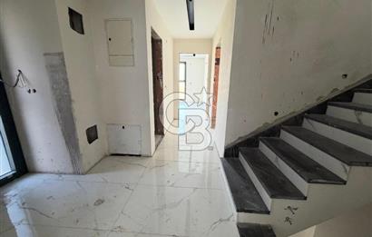 Menemen Göktepe'de 6+1 Özel Havuzlu Villa Güvenlikli Site Ramsa Adım Göktepe