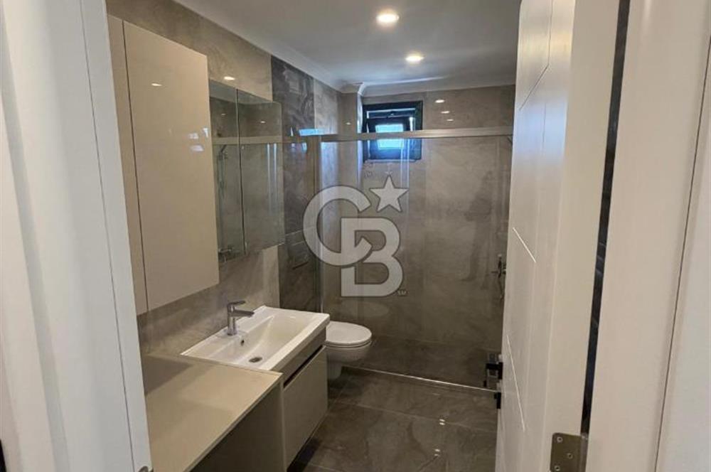 KADIKÖY/ MERDİVENKÖY'DE CADDE ÜZERİ, SATILIK SIFIR 3+1 DAİRE