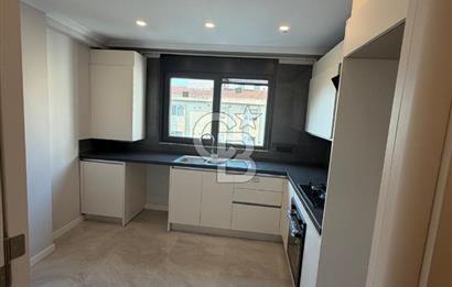 KADIKÖY/ MERDİVENKÖY'DE CADDE ÜZERİ, SATILIK SIFIR 3+1 DAİRE