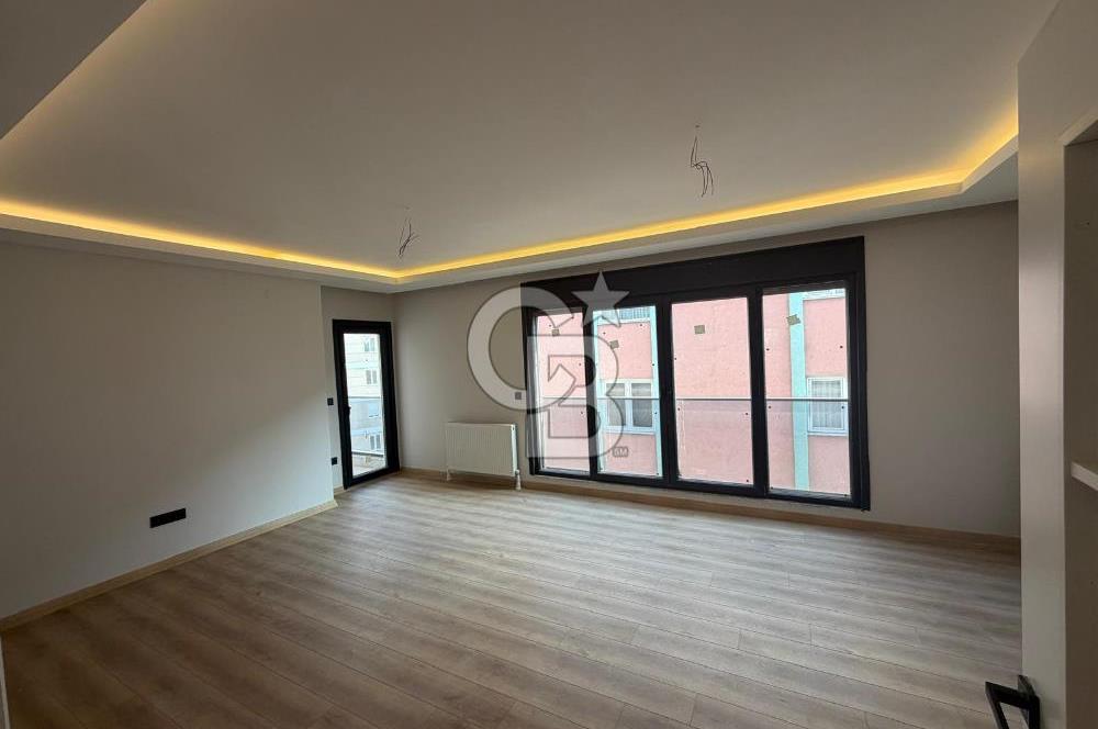 KADIKÖY/ MERDİVENKÖY'DE CADDE ÜZERİ, SATILIK SIFIR 3+1 DAİRE