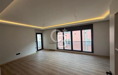 KADIKÖY/ MERDİVENKÖY'DE CADDE ÜZERİ, SATILIK SIFIR 3+1 DAİRE