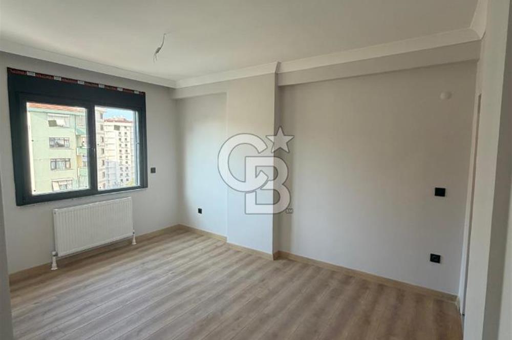 KADIKÖY/ MERDİVENKÖY'DE CADDE ÜZERİ, SATILIK SIFIR 3+1 DAİRE