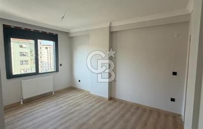 KADIKÖY/ MERDİVENKÖY'DE CADDE ÜZERİ, SATILIK SIFIR 3+1 DAİRE