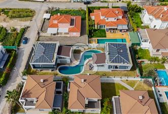 Alaçatı Çamlık Yola Yakın Havuzlu 2 Adet Müstakil 4+1 Villa  - 1 - 323651