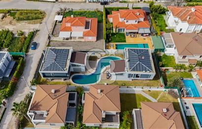 Alaçatı Çamlık Yola Yakın Havuzlu 2 Adet Müstakil 4+1 Villa 