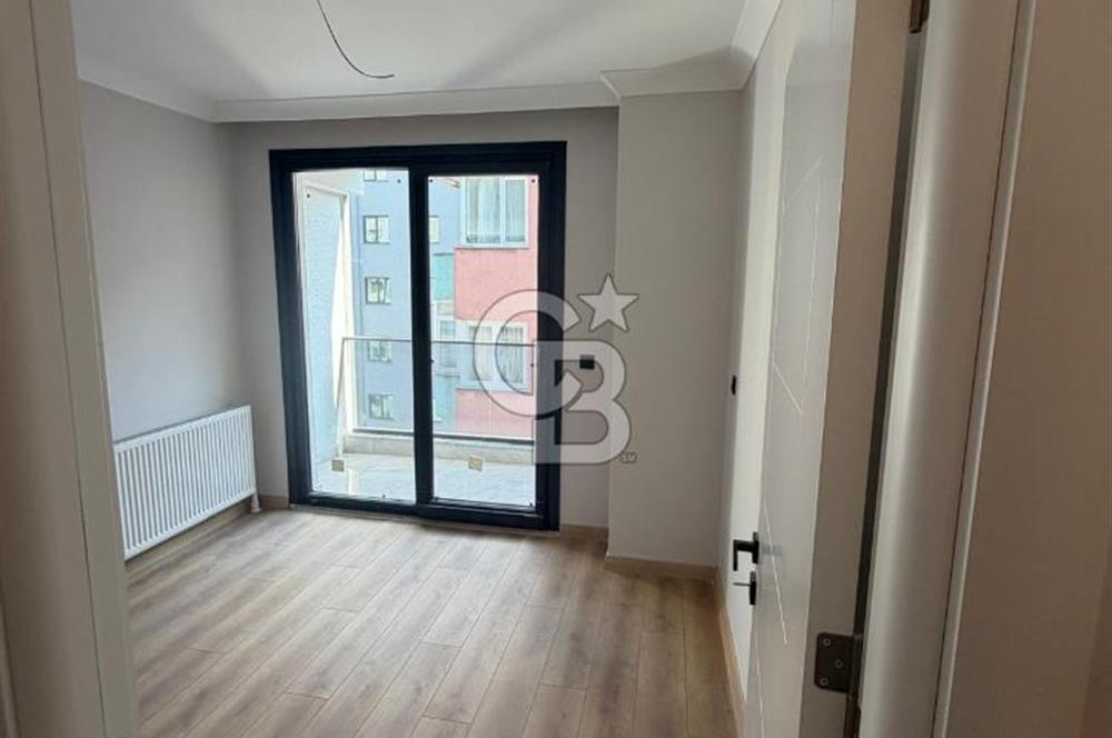 KADIKÖY/ MERDİVENKÖY'DE CADDE ÜZERİ, SATILIK SIFIR 3+1 DAİRE