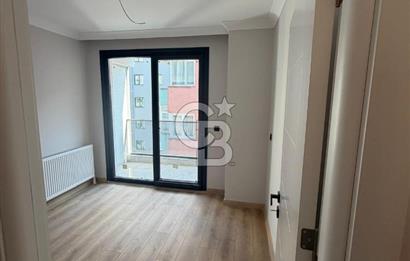 KADIKÖY/ MERDİVENKÖY'DE CADDE ÜZERİ, SATILIK SIFIR 3+1 DAİRE