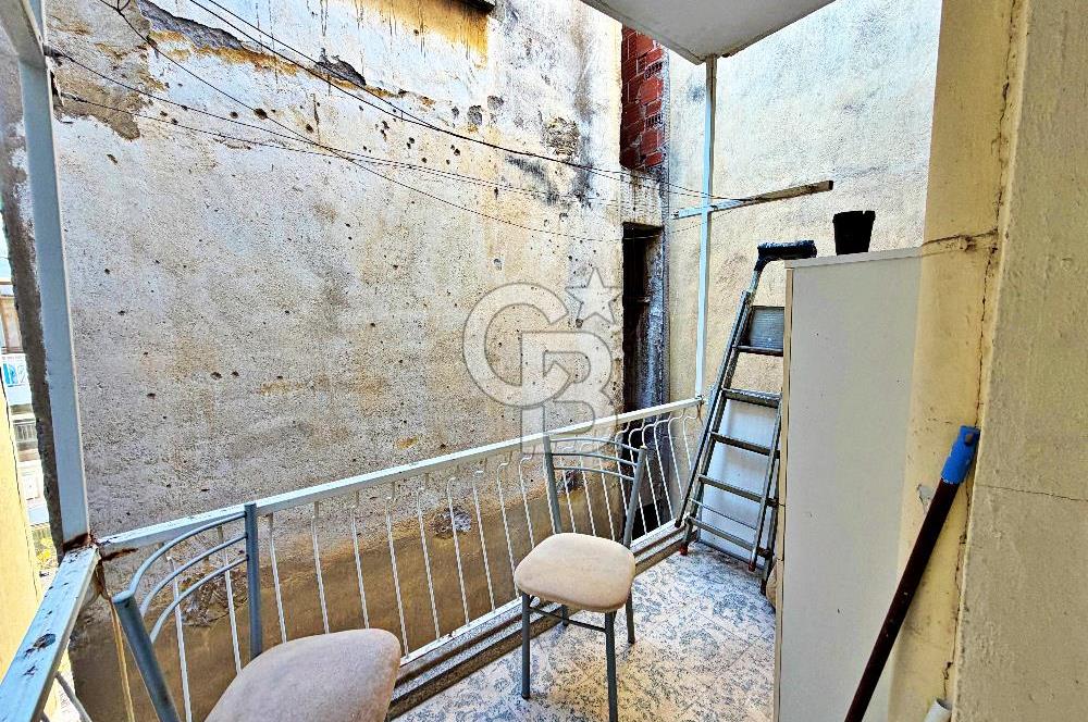 KARŞIYAKA ÇARŞI'DA EŞYALI KİRALIK 2+1 DAİRE