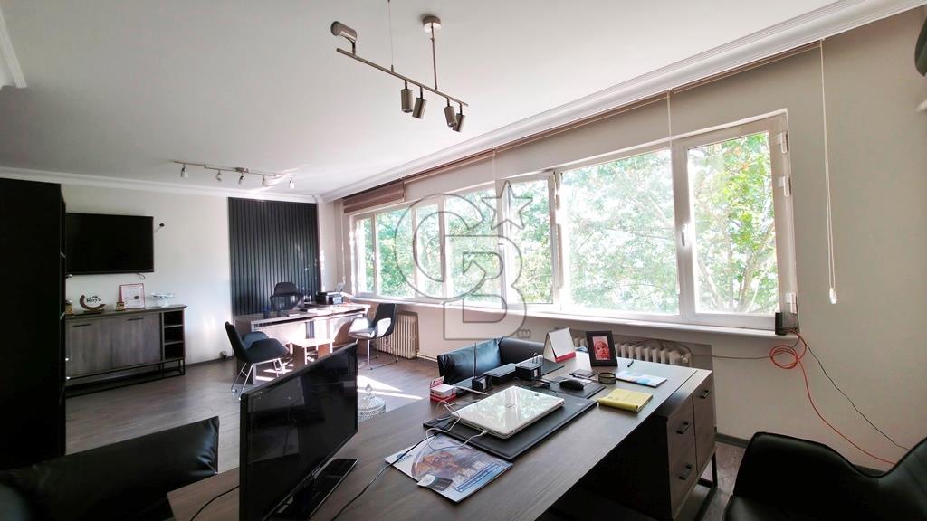 Millet Caddesi İşyerine Uygun Asansörlü 180m2 4+1 Daire&Ofis