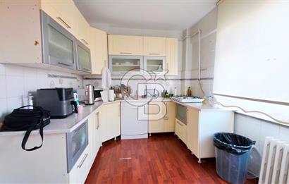 Millet Caddesi İşyerine Uygun Asansörlü 180m2 4+1 Daire&Ofis