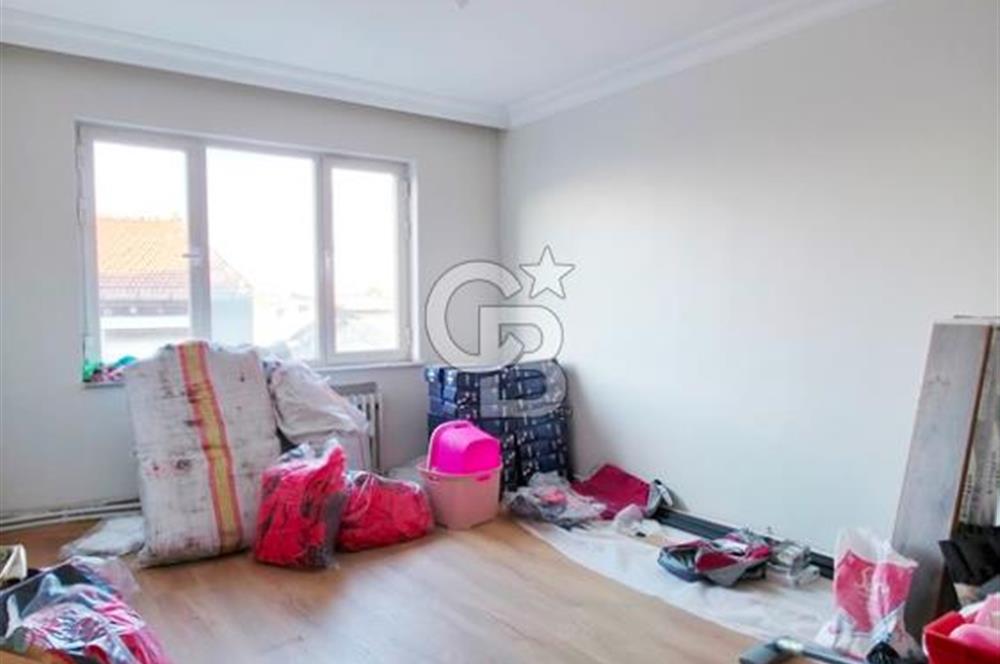 Millet Caddesi İşyerine Uygun Asansörlü 180m2 4+1 Daire&Ofis