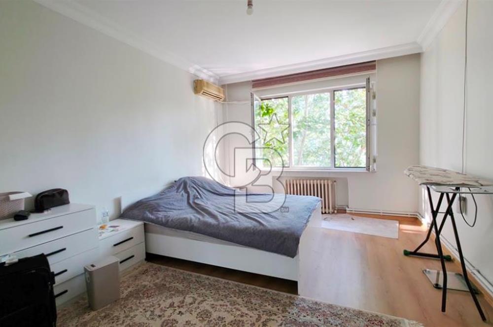 Millet Caddesi İşyerine Uygun Asansörlü 180m2 4+1 Daire&Ofis