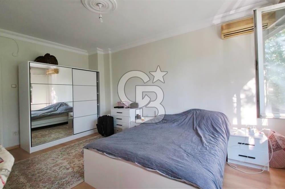 Millet Caddesi İşyerine Uygun Asansörlü 180m2 4+1 Daire&Ofis