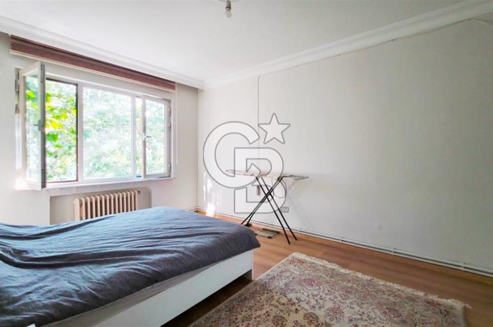 Millet Caddesi İşyerine Uygun Asansörlü 180m2 4+1 Daire&Ofis