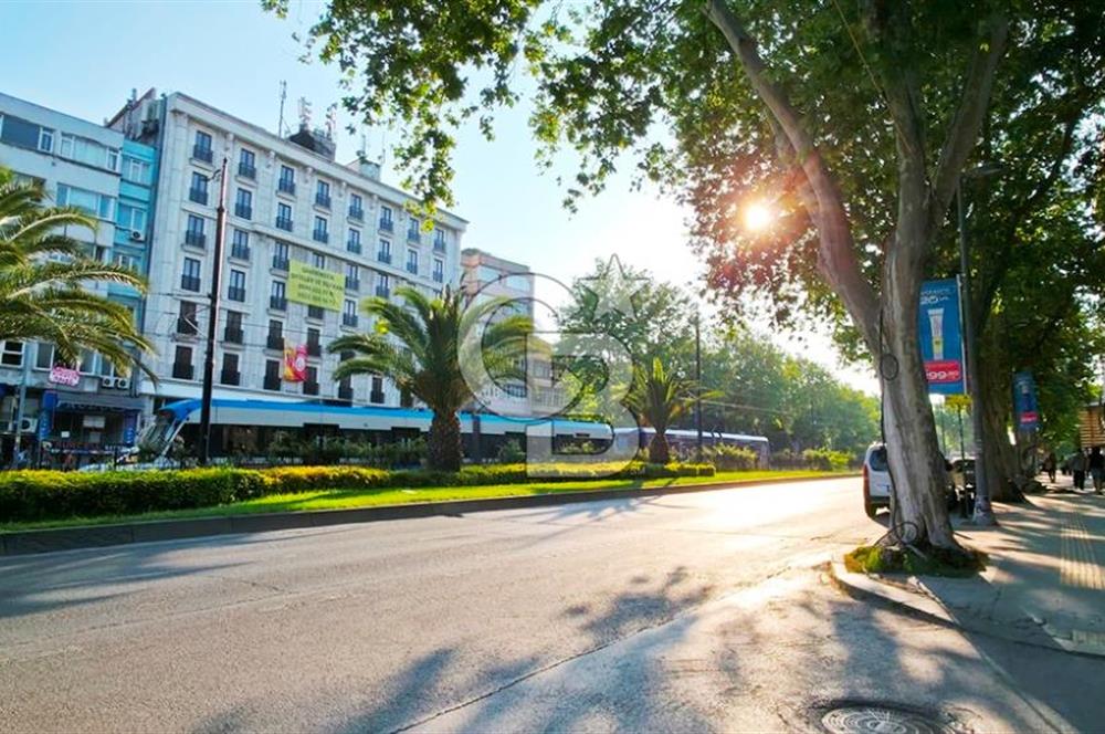 Millet Caddesi İşyerine Uygun Asansörlü 180m2 4+1 Daire&Ofis