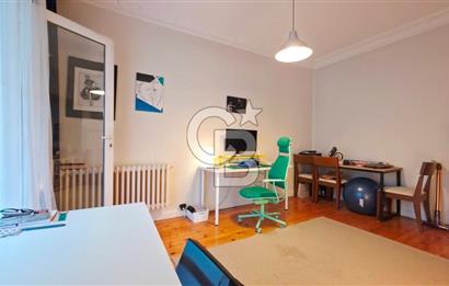 Perihan Sokak'ta 1. Kat Bakımlı 3+1 Çift Balkonlu Daire