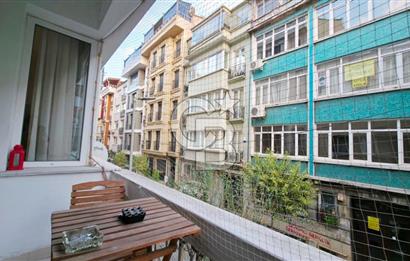 Perihan Sokak'ta 1. Kat Bakımlı 3+1 Çift Balkonlu Daire