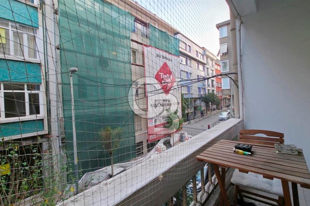 Perihan Sokak'ta 1. Kat Bakımlı 3+1 Çift Balkonlu Daire