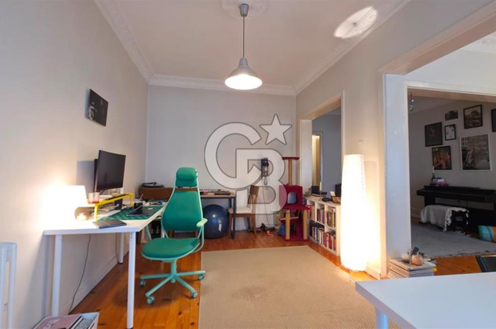 Perihan Sokak'ta 1. Kat Bakımlı 3+1 Çift Balkonlu Daire