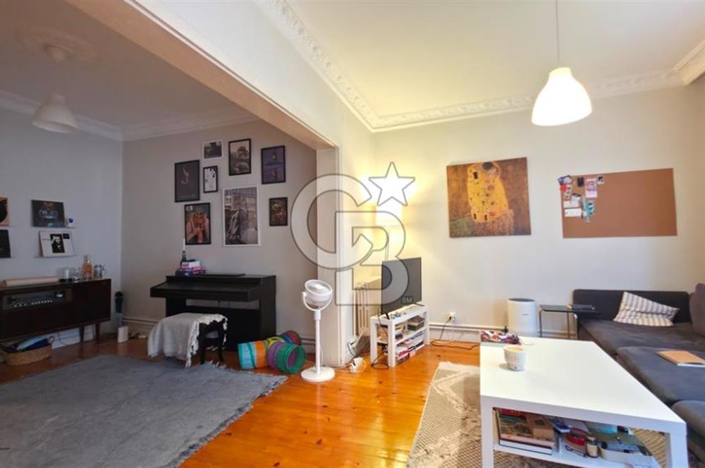 Perihan Sokak'ta 1. Kat Bakımlı 3+1 Çift Balkonlu Daire