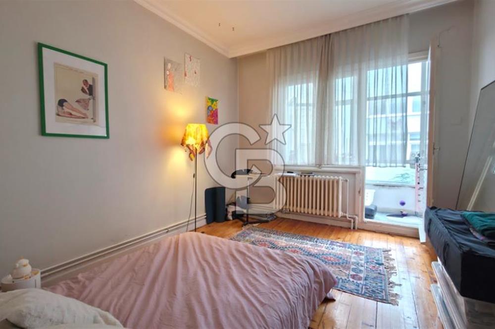 Perihan Sokak'ta 1. Kat Bakımlı 3+1 Çift Balkonlu Daire