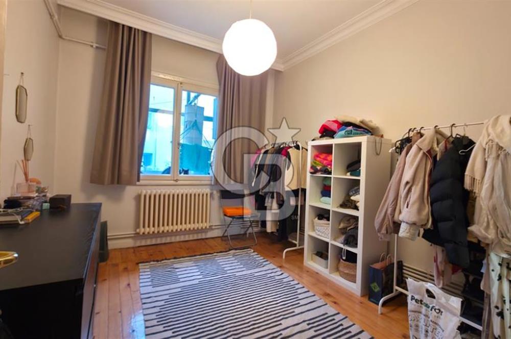 Perihan Sokak'ta 1. Kat Bakımlı 3+1 Çift Balkonlu Daire