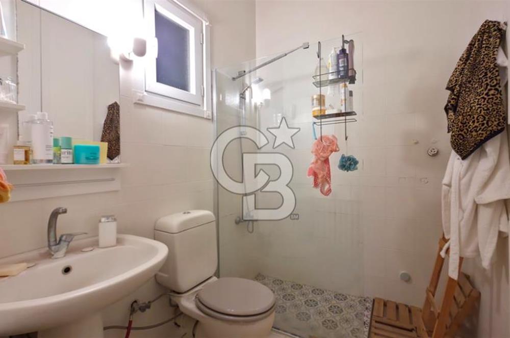 Perihan Sokak'ta 1. Kat Bakımlı 3+1 Çift Balkonlu Daire