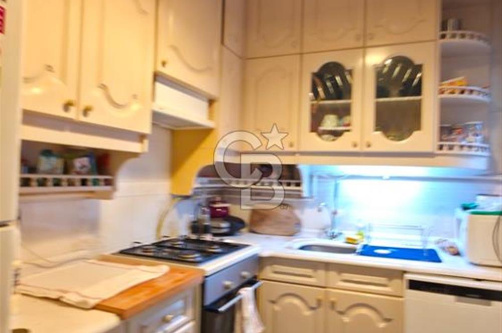 Perihan Sokak'ta 1. Kat Bakımlı 3+1 Çift Balkonlu Daire