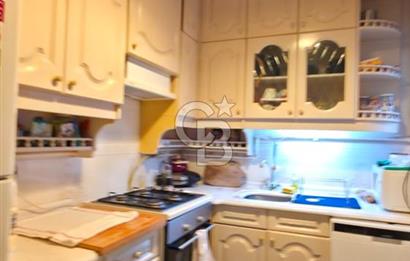 Perihan Sokak'ta 1. Kat Bakımlı 3+1 Çift Balkonlu Daire