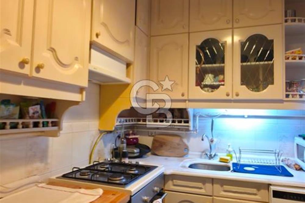 Perihan Sokak'ta 1. Kat Bakımlı 3+1 Çift Balkonlu Daire