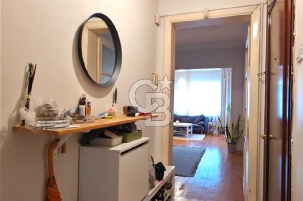 Perihan Sokak'ta 1. Kat Bakımlı 3+1 Çift Balkonlu Daire