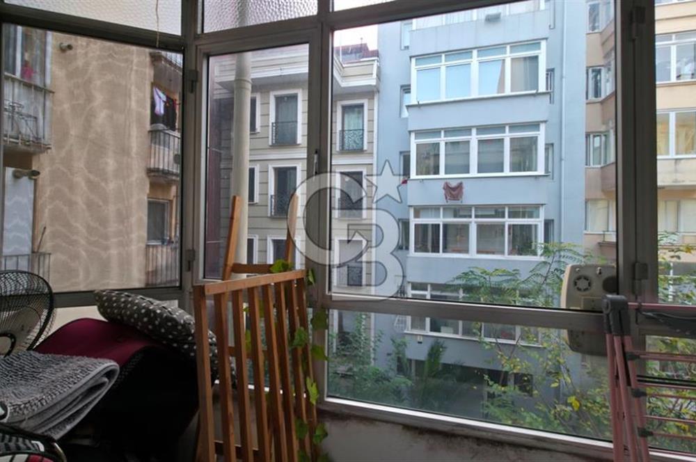 Perihan Sokak'ta 1. Kat Bakımlı 3+1 Çift Balkonlu Daire