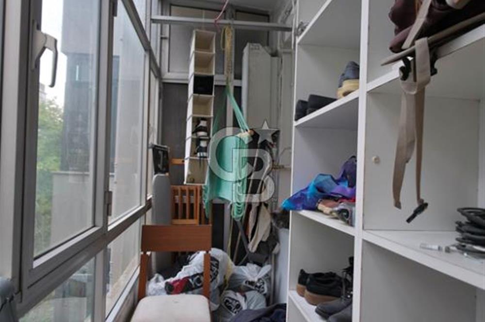 Perihan Sokak'ta 1. Kat Bakımlı 3+1 Çift Balkonlu Daire