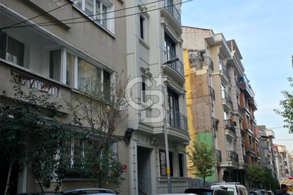 Perihan Sokak'ta 1. Kat Bakımlı 3+1 Çift Balkonlu Daire