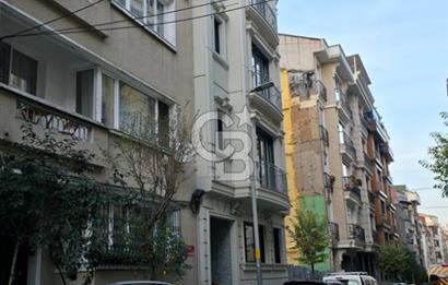Perihan Sokak'ta 1. Kat Bakımlı 3+1 Çift Balkonlu Daire