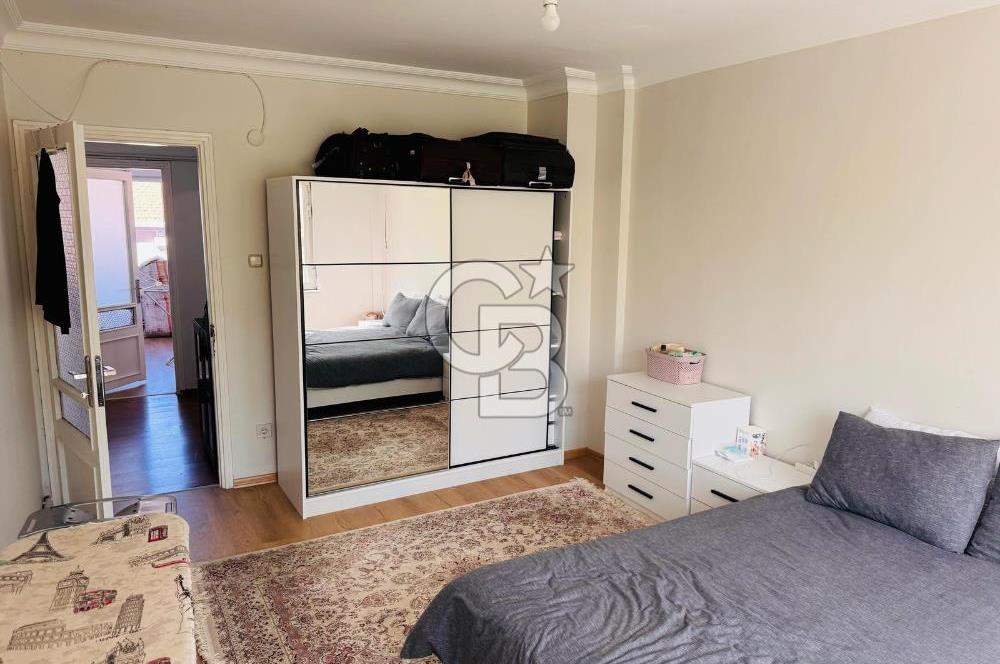 Millet Caddesi İşyerine Uygun Asansörlü 180m2 4+1 Daire&Ofis