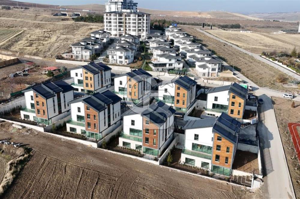 DODURGA MAHALLESİ'NDE AKILLI EV SİSTEMLİ SATILIK 6+2 VİLLA