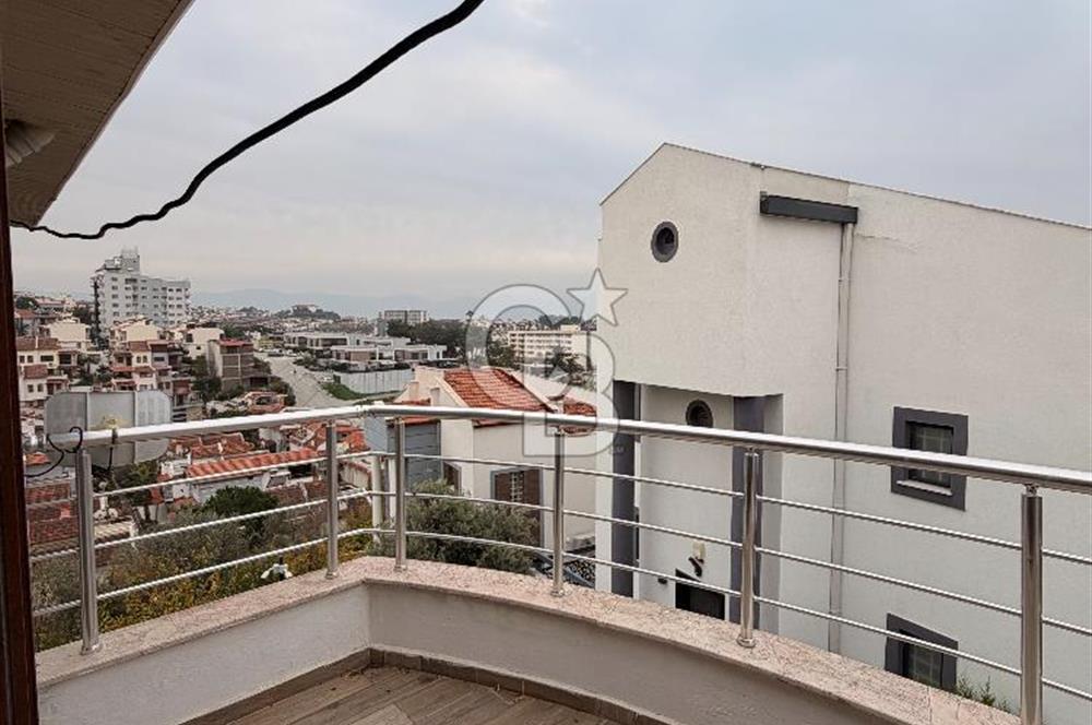 Kuşadası Kadınlar Denizinde Satılık Havuzlu Tripleks 4+1 Villa