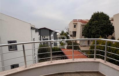 Kuşadası Kadınlar Denizinde Satılık Havuzlu Tripleks 4+1 Villa